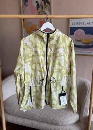 Жіноча вітровка the north face mountain athletics printed hooded wind jacket