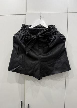 Шкіряні чорні шорти zara зара