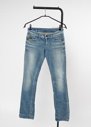 Жіночі джинси g-star raw midge straight — стильна та універсальна модель у світло- блакитному відтінку, яка ідеально поєднює