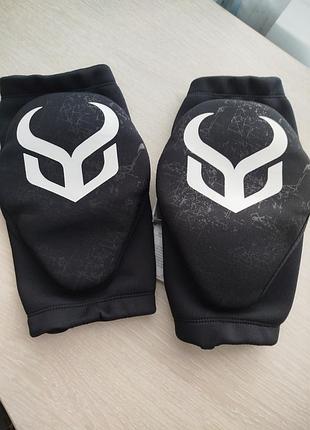 Наколенники demon knee guard soft cap pro