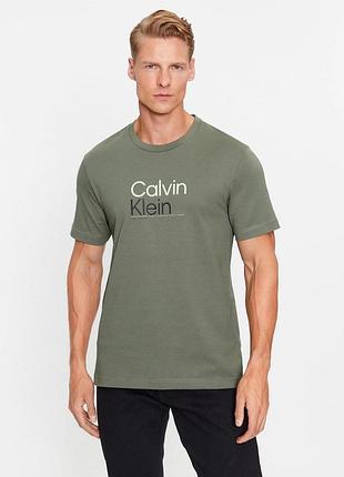 Чоловіча футболка calvin klein з логотипом.