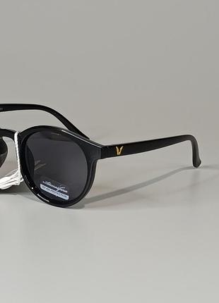 Black sunglasses