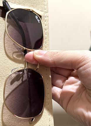 Очки ray-ban в тонкой золотой оправе с фиолетовой градиентной линзой