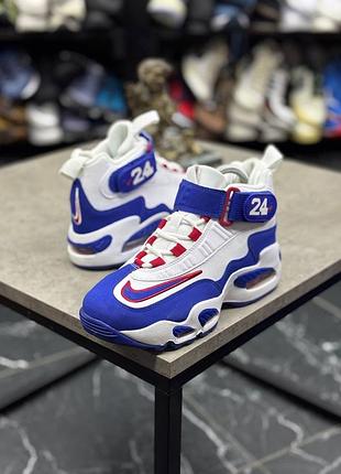Оригінальні кросівки nike air