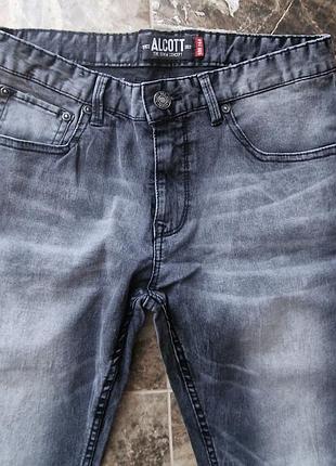 Джинсы фирменные denim