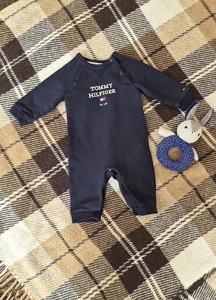 Стильний чоловічок від tommy hilfiger для малючка 0-3 міс