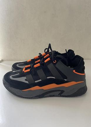 Продам нові кросівки adidas 44 розмір27,5 см