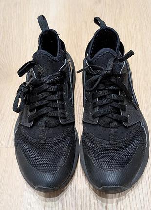 Оригинальные детские кроссовки nike huarache 35.5 р (22.5см)