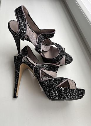 Босоніжки gibellieri,39 розмір,нові