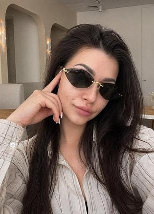 Сонцезахисні окуляри "diamond chic" у формі ромба без оправи. чорні