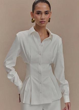 Белая рубашка с акцентной талией meshki