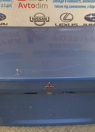 Крышка багажника синяя mr496080 mitsubishi carisma 1995-2003