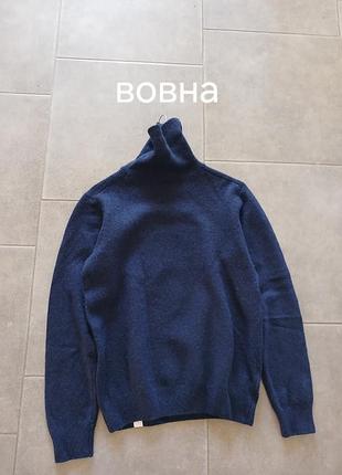 М'ясистий вовняний светр гольф