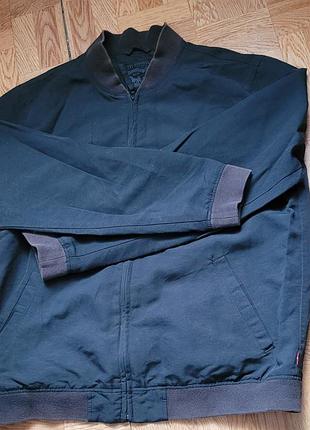 Бомбер чоловічий чорний levi's легкий розмір l