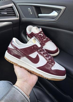 Nike dunk low burgundy croc