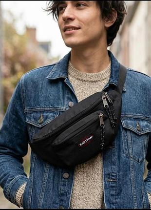 Нова поясна сумка eastpak doggy bag 3l black