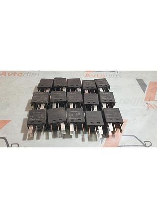 Реле фар mb953382 mitsubishi carisma 1995-2003