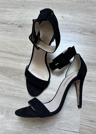 Босоніжки russell&bromley