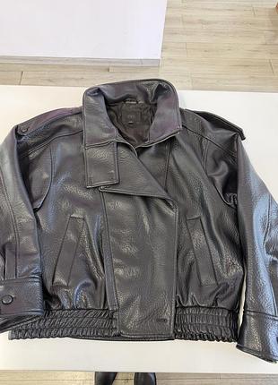 Чорна куртка zara у розмірі xl.відмінний стан, носилась не довго.