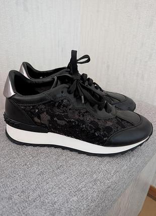 Кроссовки casadei с кружевом.