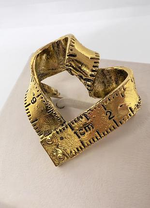 Брошка серце у вигляді сантиметрової стрічки schiaparelli скіапареллі