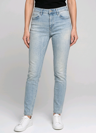 Джинсы женские голубые-белые levi's skinny крой средняя посадка s–m (w28)