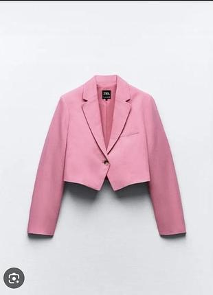 Стильный укороченный пиджак от zara в трендовом розовом цвете.