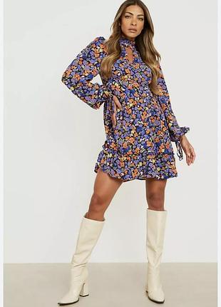 Хорошее яркое платье boohoo
