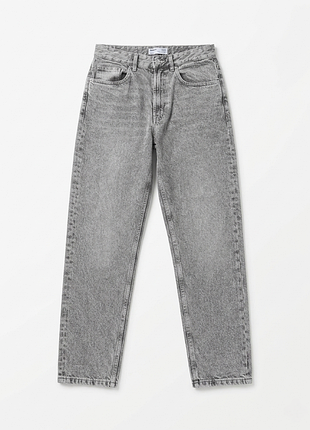 продам базовые джинсы от bershka из линейки the denim dept.модель straight vintage - это идеальное сочетание ретро-эстетики и современного комфорта.