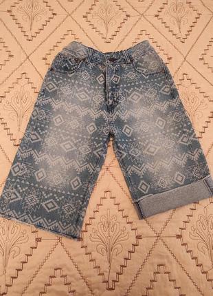 Джинсові шорти, бриджі, бермуди з візерунком