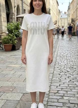 Жіноча сукня міді біла
