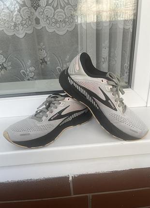 Кросівки brooks