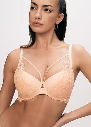 Бюст кружевной на косточках с легким поролоном"hunkemoller"