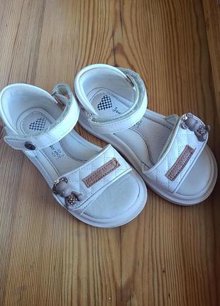 Босоножки для девочки