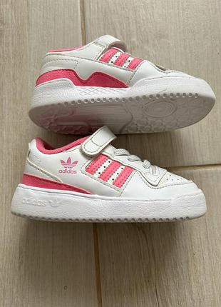 Кросівки adidas для дівчинки