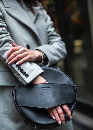 Кожаная женская круглая сумка-рюкзак maxi3 фото