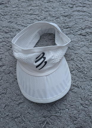 Козирок для захисту від сонця visor ultralight білий, one size, має спеціальний залом для компактного складання.