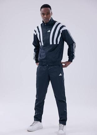 Современный спортивный костюм с полосками adidas