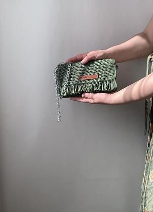 Тренд крос-боді з рафії жіноча з китицями