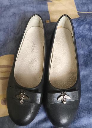 Продам детские туфли 2