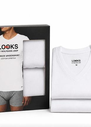 Чоловічі футболки з v-подібним вирізом від бренду looks by wolfgang joop.