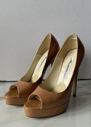Босоніжки brian atwood