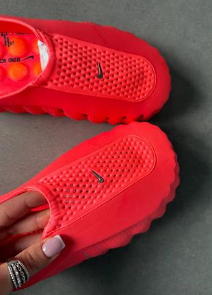 Трендовые яркие шлепанцы nike mind 001 solar red