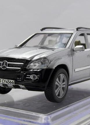 Конверсия серебряная mercedes-benz gl550 2006, diamond. перекрашивание, лак, детализация 1:43 бокс.
