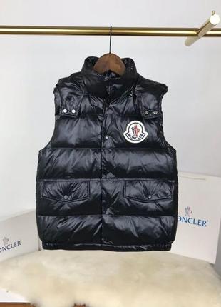 Жилетка пухова moncler