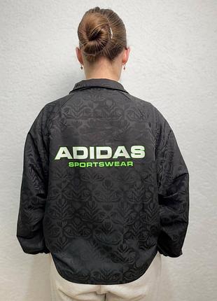 Вітровка жіноча adidas