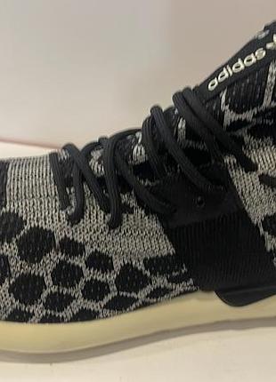 Adidas кросівки