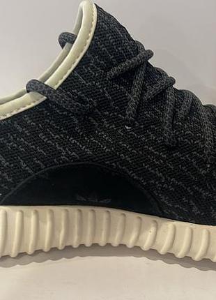 Adidas кросівки