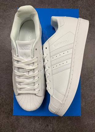 Adidas superstar classic all white
материал кожа текстиль
производитель вьетнам
размеры 37-45
комплектация – оригинальная коробка упаковочная бумага бирка