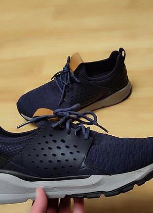 Чоловічі кросівки skechers relven-velton у темно-синьому кольорі.
це легке взуття у спортивному стилі, що поєднує комфорт та сучасний міський дизайн.